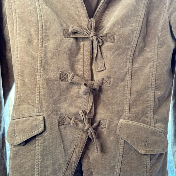 Vintage Women's Tan Velvet Jacket with Bow Details and Ruffle Back. - Picture 3 of 12